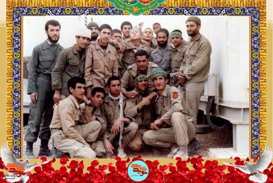ردیف نشسته نفر سمت راست شهید غلامرضا کرکه‌آبادی