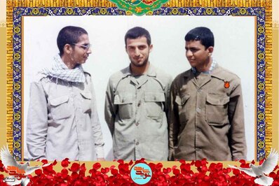 نفر سمت راست شهید محمدعلی اعرابی