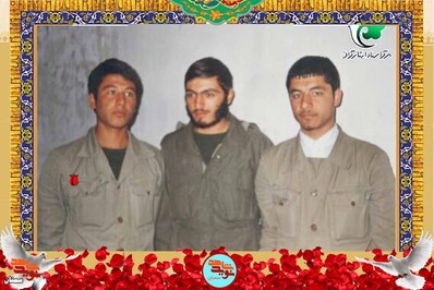 نفر سمت چپ شهید سید جمال احمدپناهی