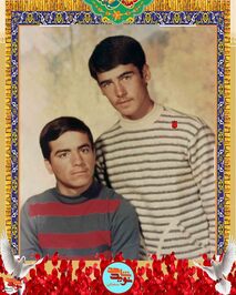 نفر سمت راست شهید علی‌محمد شمسی