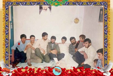 نفر سمت چپ شهید عباس جمال