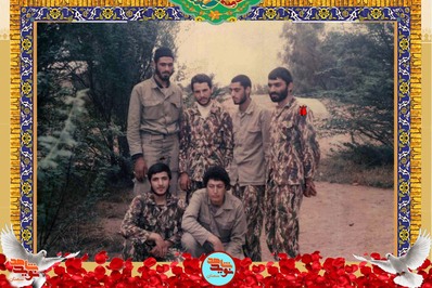 ردیف ایستاده نفر اول از راست شهید محمدتقی همتی