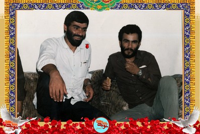 نفر سمت چپ شهید محمدتقی همتی