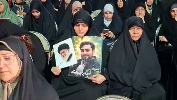 گزارش تصویری| طنین نام ۱۱۳ ستاره در آسمان هشتگرد/ یادواره‌ای برای تداوم مسیر سرخ ایثار
